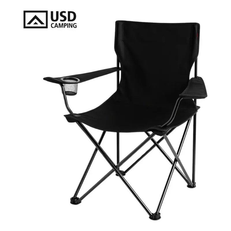 Detalhe do apoio de braço com porta-copos integrado da cadeira USD